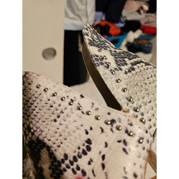 Steve Madden Rockstar SnakeSkin Ankle boots. 9M. Studded accents. Stylish.Unique - Picture 13 of 13
